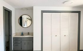Riverwalk Retreat: Spacious, Hot Tub, Near Autzen